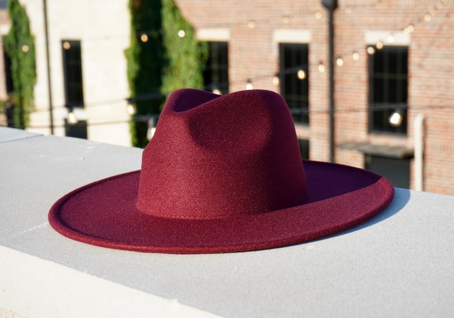 Burgundy color wide brim unisex fedora.