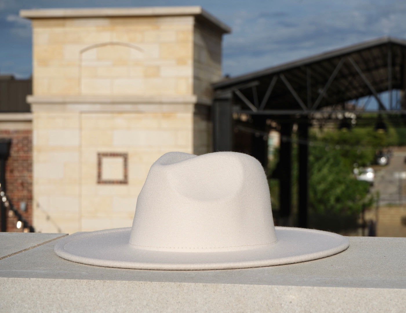 ATLANTA - WIDE BRIM FEDORA - IVORY